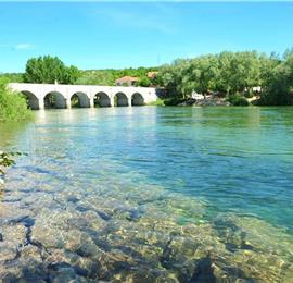 3 Bedroom Villa with Pool & Tennis Court near Sinj, sleeps 8